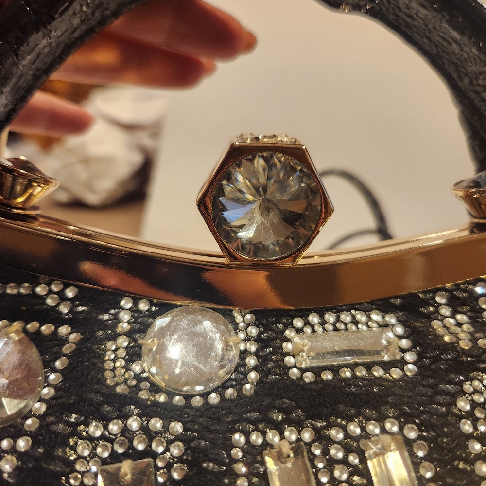 Tucci. Women's bag in black. Made of genuine patent leather. Accessories - Picture 6 of 12